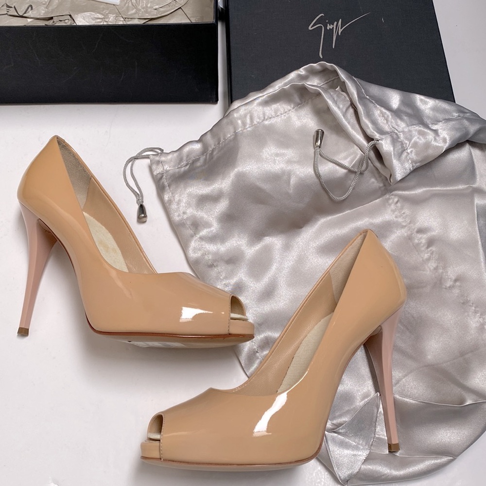Giuseppe Zanotti Heels Pix Plato Sandals Vernice Antico Patent Peep Toe Pumps